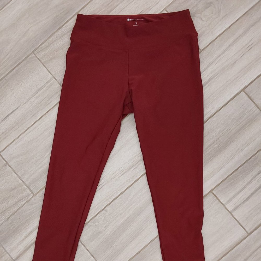 Bally Total Fitness NWOT Wine Knit Ankle Legging with Lattice Detail. Size S